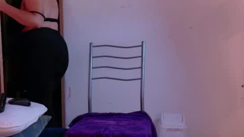 mia online show from February 18, 10:15 am