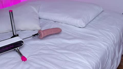 miiaa_m online show from April 5, 7:44 pm