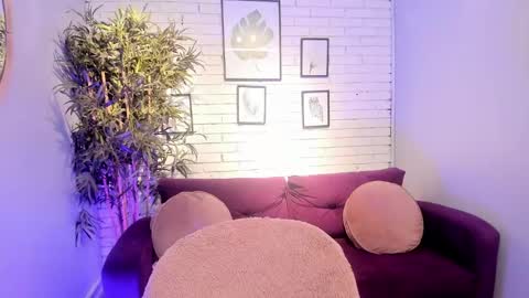 Snapshot of miilu__1 chatting on February 25, 6:58 am miilu  online show from February 25, 6:58 am