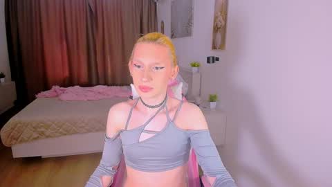 mikaella_nicole online show from July 2, 10:09 am