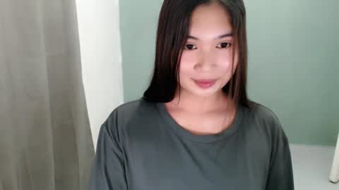 Snapshot of mikayla_slut chatting on October 3, 3:42 pm Kyla online show from October 3, 3:42 pm