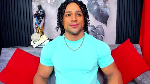 Snapshot of mike_estevess chatting on October 13, 2:02 am online show from October 13, 2:02 am