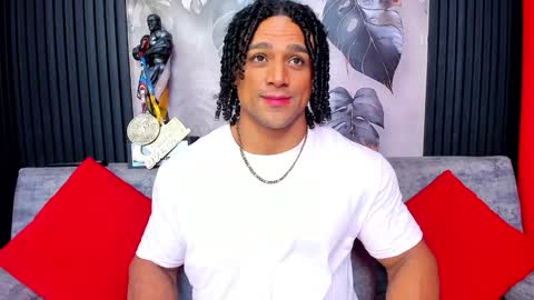 Snapshot of mike_estevess chatting on October 10, 7:25 am online show from October 10, 7:25 am