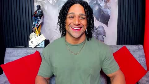 Snapshot of mike_estevess chatting on October 2, 9:19 am online show from October 2, 9:19 am