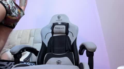 mikebradley15 online show from April 4, 9:27 am