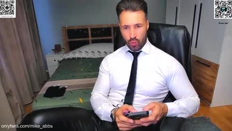 Snapshot of mikestrip chatting on October 20, 1:27 pm Mike online show from October 20, 1:27 pm