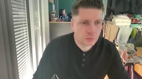 miklp8463 online show from March 19, 10:10 am