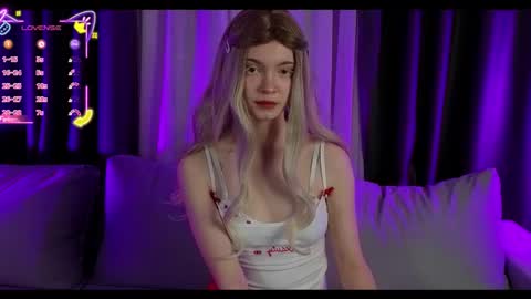 Milkiss online show from November 1, 7:57 pm