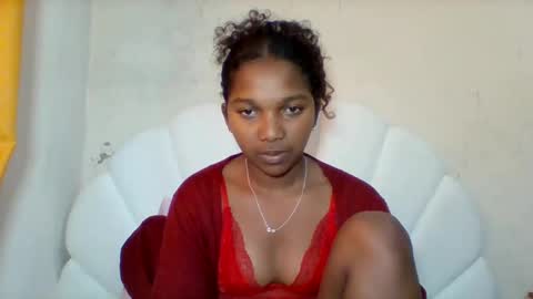 mila_lunah online show from May 24, 12:12 pm