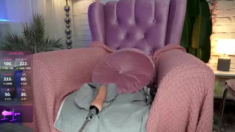 Snapshot of mila_sapphire chatting on October 18, 7:45 am Mila Sapphire online show from October 18, 7:45 am