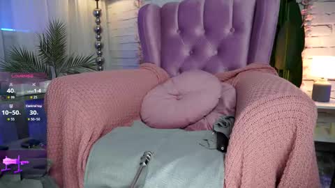 Snapshot of mila_sapphire chatting on October 17, 7:34 am Mila Sapphire online show from October 17, 7:34 am