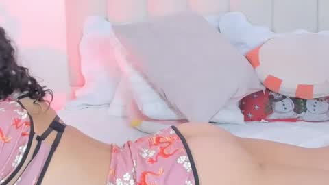 mila_stark333 online show from December 5, 4:44 am