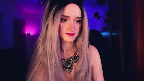 MiladyJolie online show from November 15, 4:19 pm