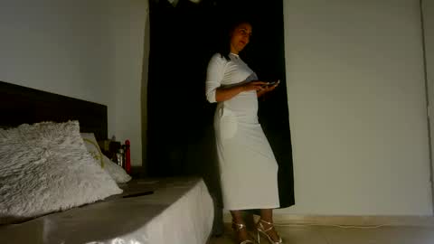 Snapshot of milahot23 chatting on September 16, 3:08 am mila online show from September 16, 3:08 am