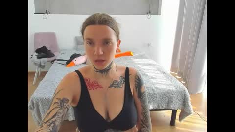 milamoll673 online show from June 10, 7:51 am