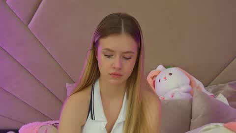 MilanaBalmain online show from November 12, 4:09 pm