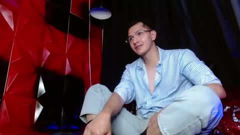 milandavid1 online show from April 16, 9:39 pm