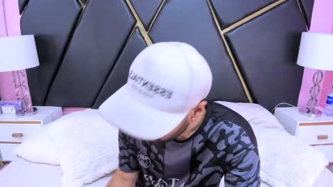 milanzaire online show from November 4, 12:23 am