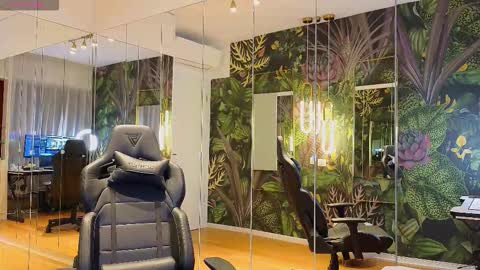 Miley Sin online show from November 29, 3:30 pm