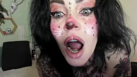 Isabella online show from July 27, 1:52 pm