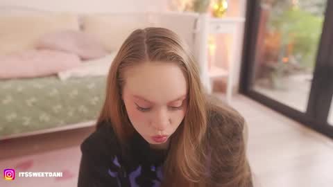 milky_0 online show from April 20, 7:06 pm