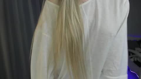 Snapshot of milky_waybaby chatting on September 24, 3:08 pm Vivian online show from September 24, 3:08 pm