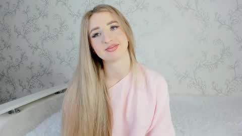 Snapshot of milky_waybaby chatting on March 10, 8:39 am Vivian online show from March 10, 8:39 am