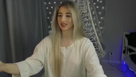 Snapshot of milky_waybaby chatting on September 25, 4:47 pm Vivian online show from September 25, 4:47 pm