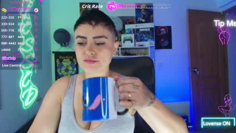 Im girl my name is Johana  online show from December 15, 9:11 pm