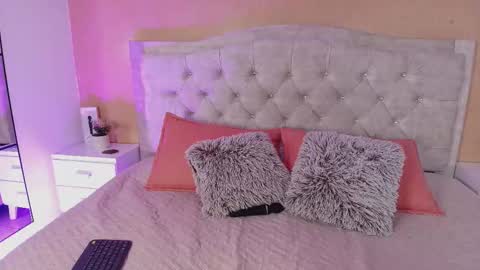 Snapshot of milly_blum chatting on October 17, 12:20 pm M I L L Y online show from October 17, 12:20 pm