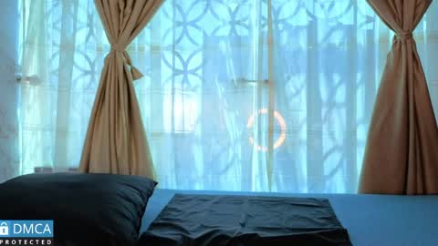 milu_rose_ online show from April 12, 7:29 pm