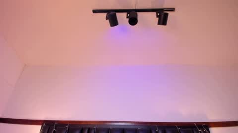 Milu Wallace  online show from December 13, 6:31 am