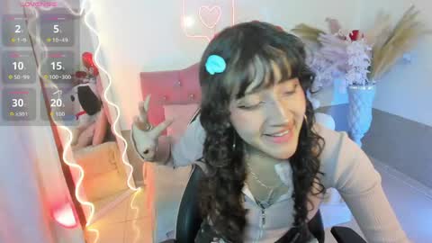 mily_tay online show from April 19, 11:55 am