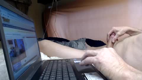 Snapshot of mimes32 chatting on February 8, 1:22 pm mimes32 online show from February 8, 1:22 pm