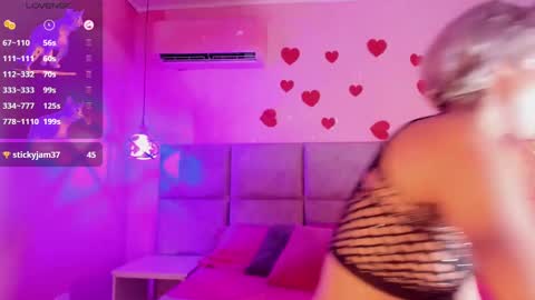 Minji online show from February 26, 6:04 pm