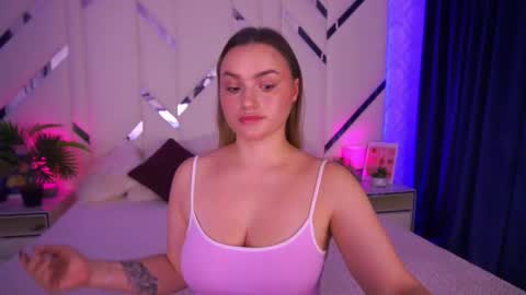 minifox_ online show from November 1, 8:24 am