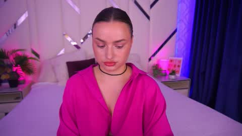 minifox_ online show from November 5, 8:16 am