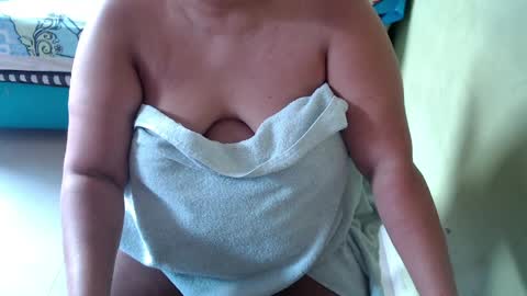 Andrea online show from April 4, 6:59 pm