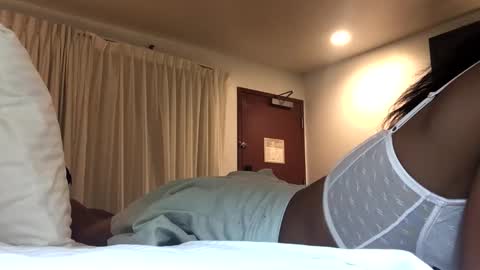 minniehunney online show from November 30, 5:36 am