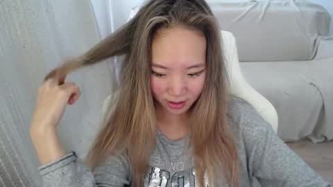 mira_g online show from September 17, 12:41 pm