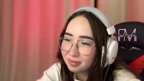 Snapshot of mira_light_ chatting on October 10, 3:29 pm mira_light_ online show from October 10, 3:29 pm