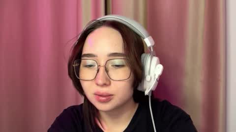 Snapshot of mira_light_ chatting on October 7, 4:03 pm mira_light_ online show from October 7, 4:03 pm