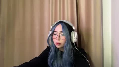 Snapshot of mira_light_ chatting on September 23, 2:22 pm mira_light_ online show from September 23, 2:22 pm