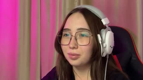 Snapshot of mira_light_ chatting on October 21, 3:27 pm mira_light_ online show from October 21, 3:27 pm