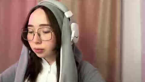Snapshot of mira_light_ chatting on October 6, 3:19 pm mira_light_ online show from October 6, 3:19 pm