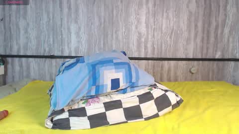 mira_one_ online show from September 19, 12:09 pm