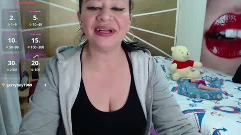 Snapshot of mira_valen chatting on October 13, 2:13 am Vicky online show from October 13, 2:13 am