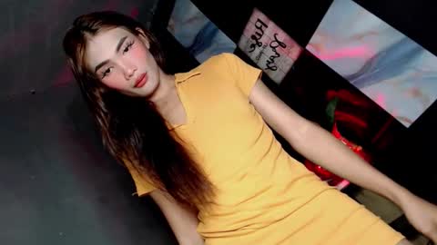 Snapshot of miraclegirl23 chatting on October 19, 4:22 pm Zoey online show from October 19, 4:22 pm