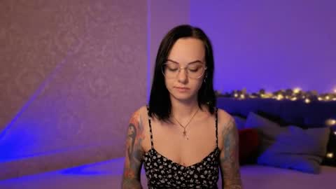 MiraSkyy online show from April 28, 3:49 pm