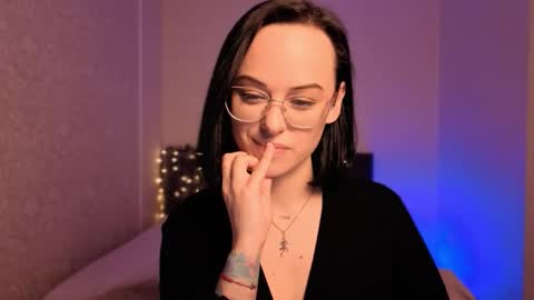 MiraSkyy online show from January 8, 8:25 pm